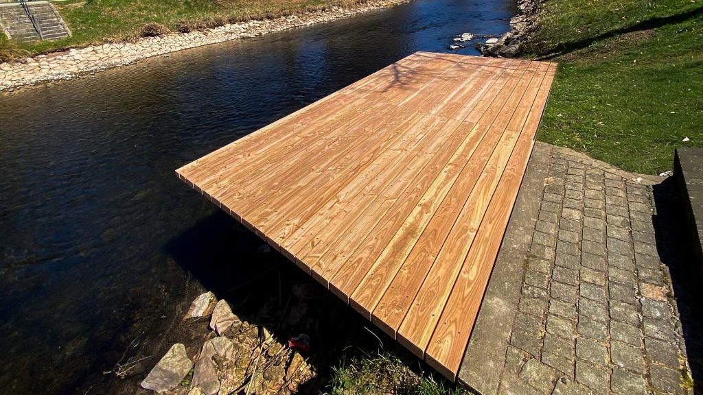 Errichtung eines neuen Steges an der Nagold